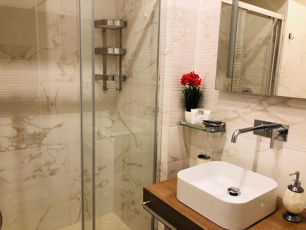 Kambal Luxury Pensión