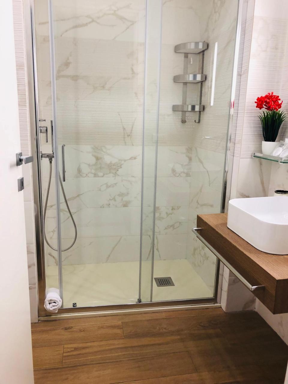 Kambal Luxury Pensión